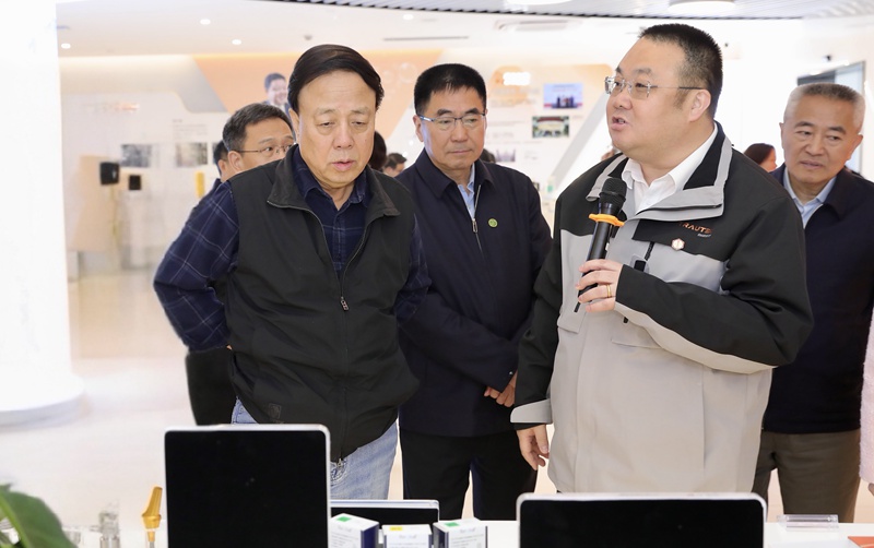 新闻 | 九三学社中央调研组莅临尊龙凯时医疗开展重点考察调研 