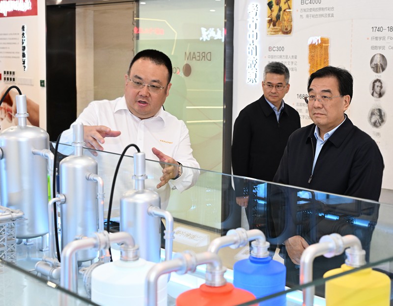 新闻 | 江苏省委书记信长星调研尊龙凯时医疗